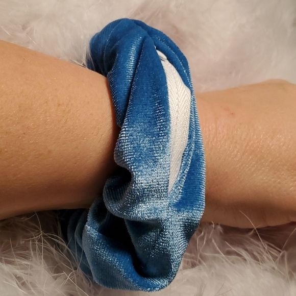 NEW Zippered scrunchie - Blue - Picture 2 of 2